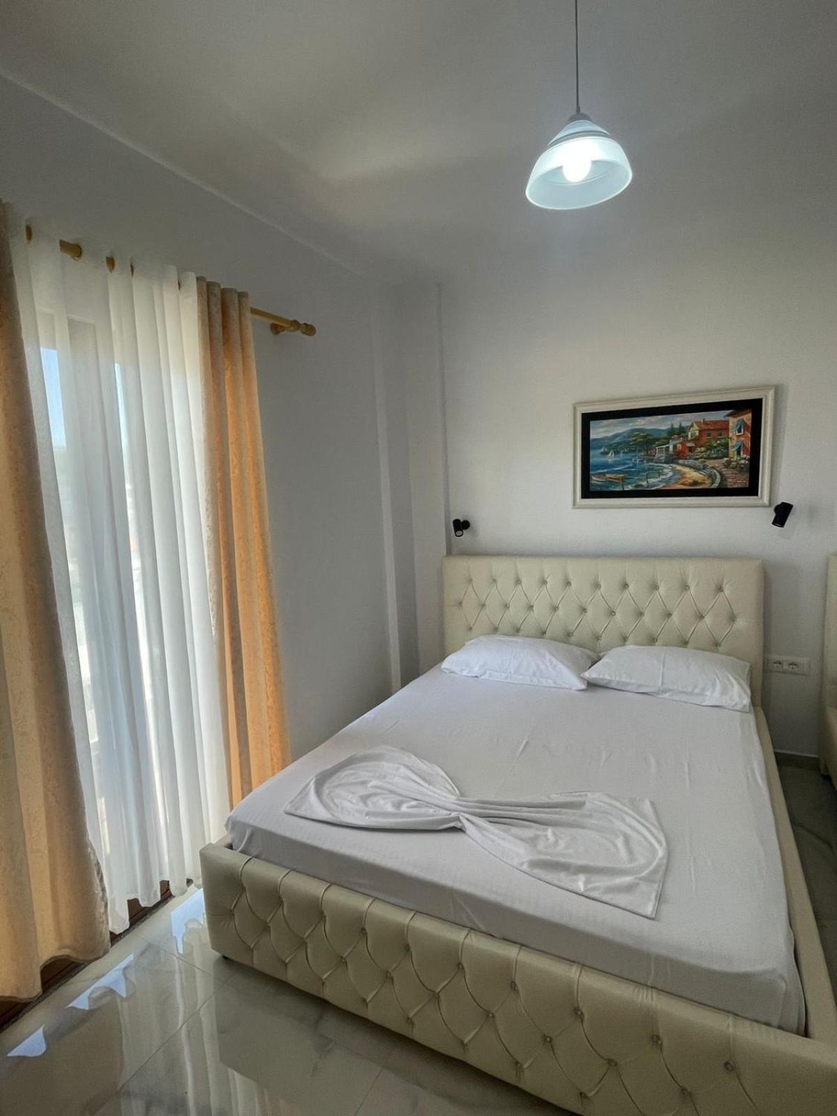 Vila Hergi Sarande Luaran gambar