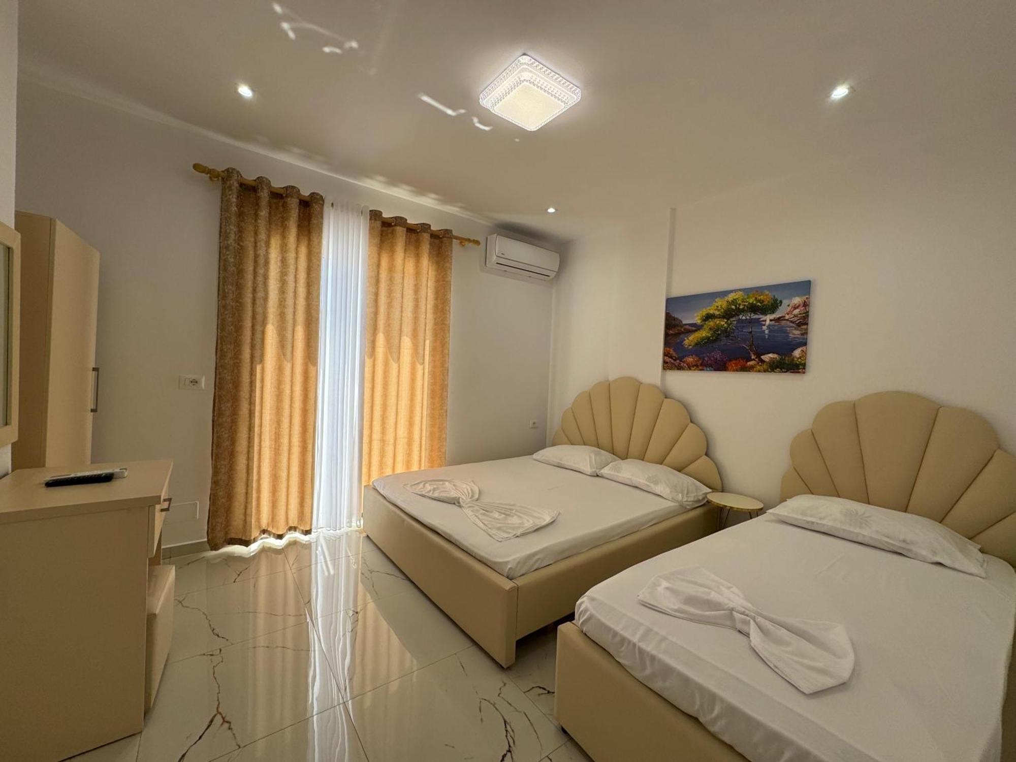 Vila Hergi Sarande Luaran gambar