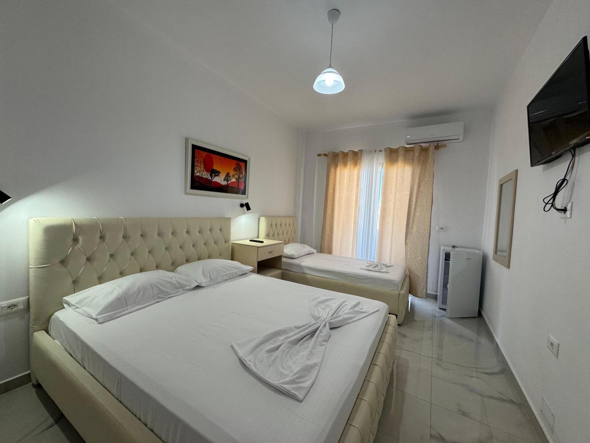 Vila Hergi Sarande Luaran gambar
