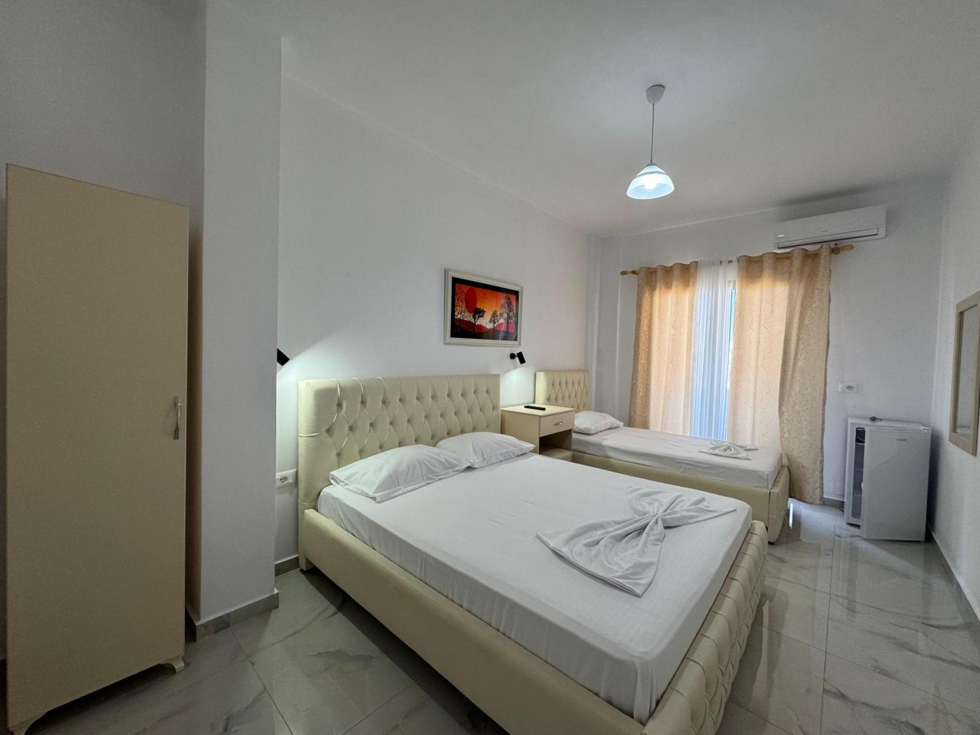 Vila Hergi Sarande Luaran gambar