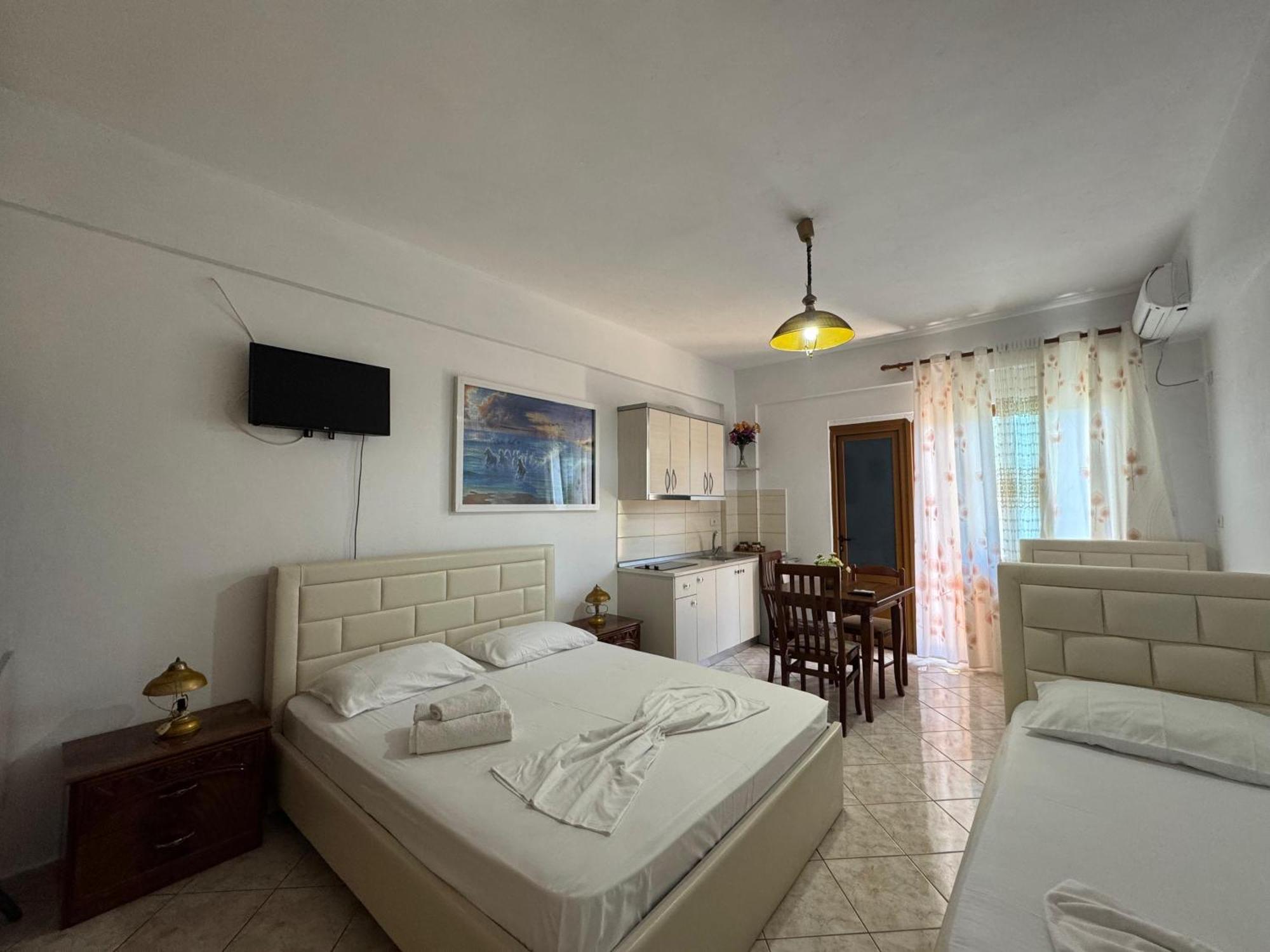 Vila Hergi Sarande Luaran gambar