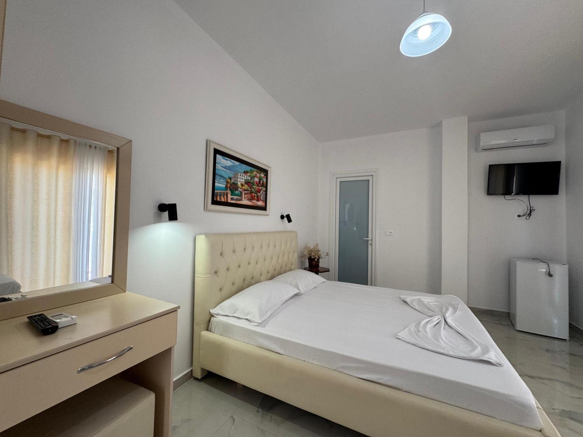 Vila Hergi Sarande Luaran gambar