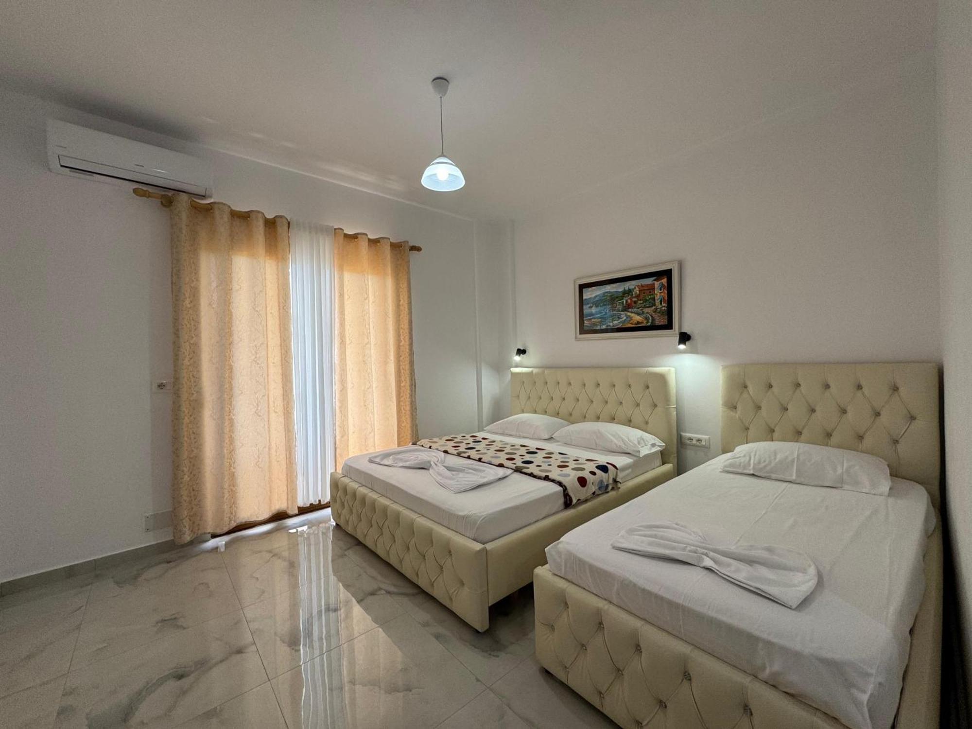 Vila Hergi Sarande Luaran gambar