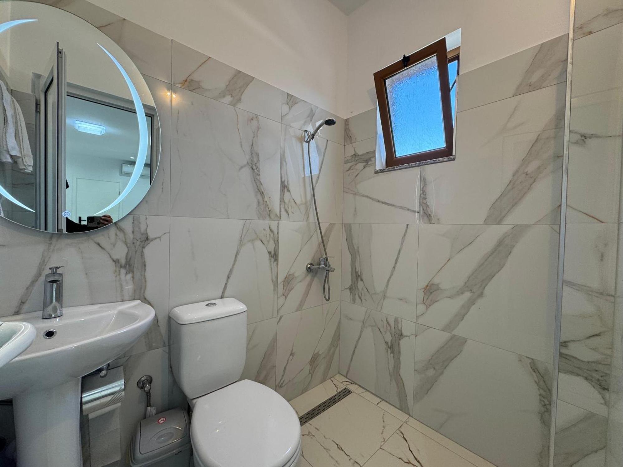 Vila Hergi Sarande Luaran gambar