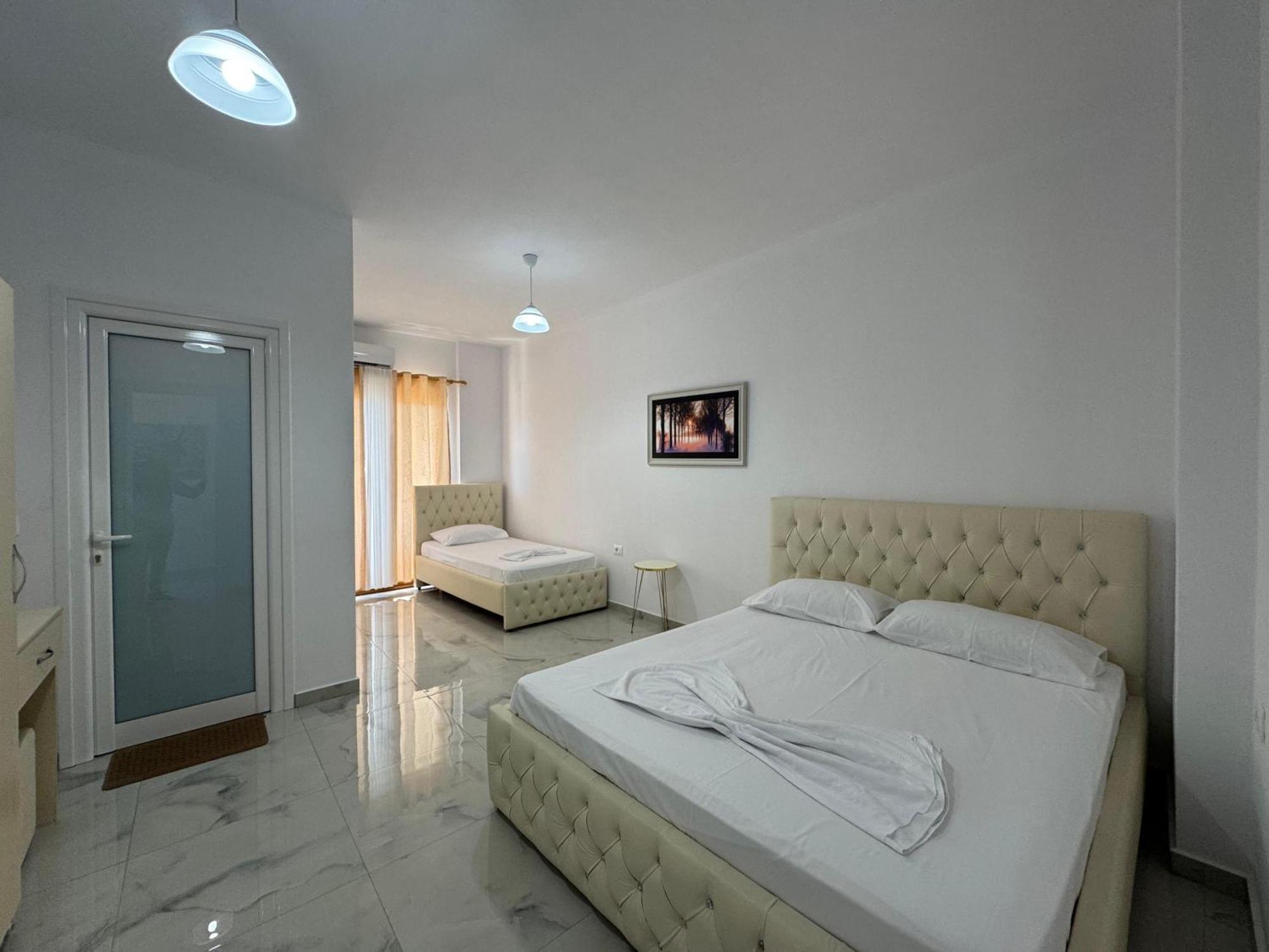 Vila Hergi Sarande Luaran gambar