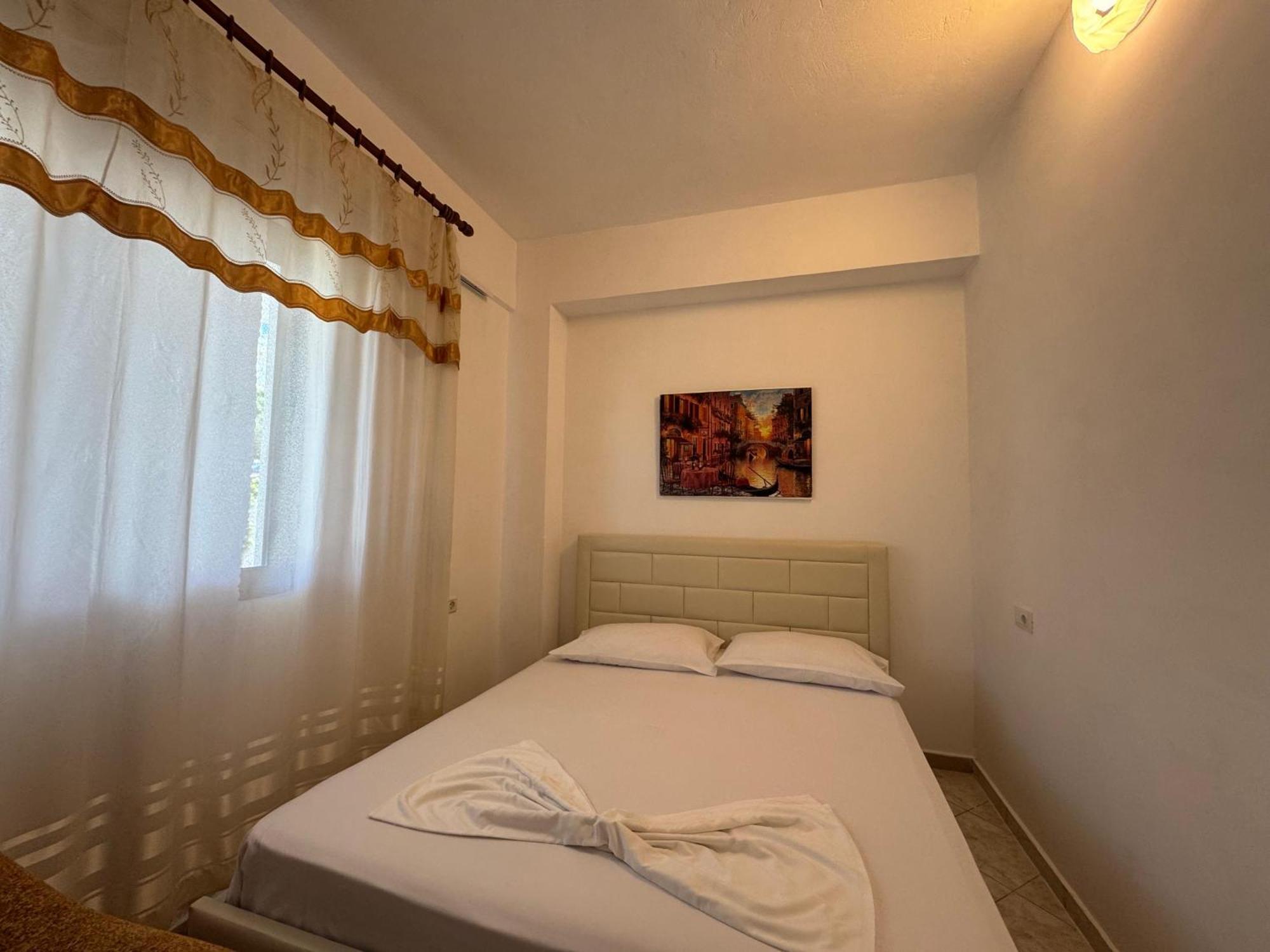 Vila Hergi Sarande Luaran gambar