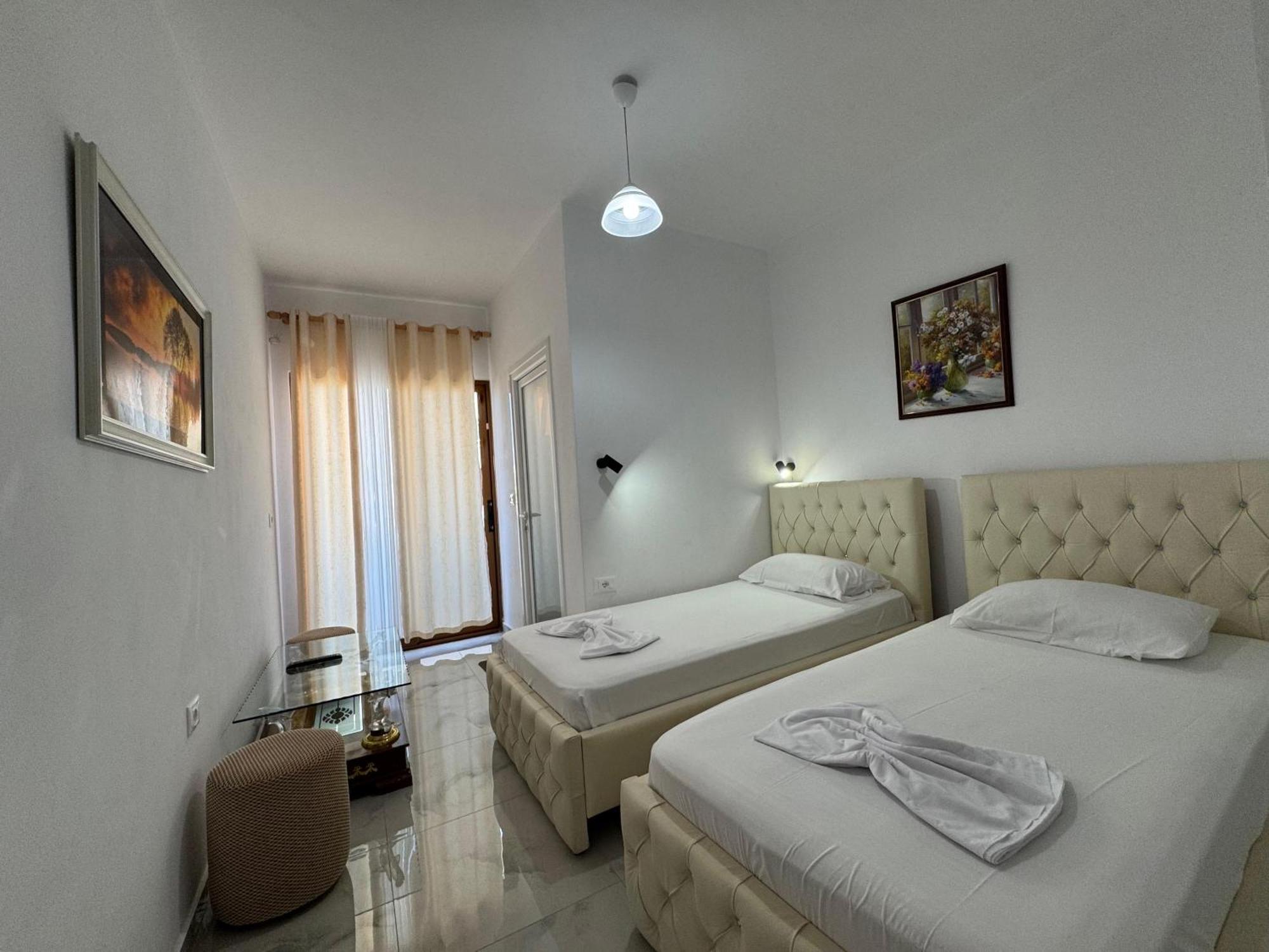 Vila Hergi Sarande Luaran gambar