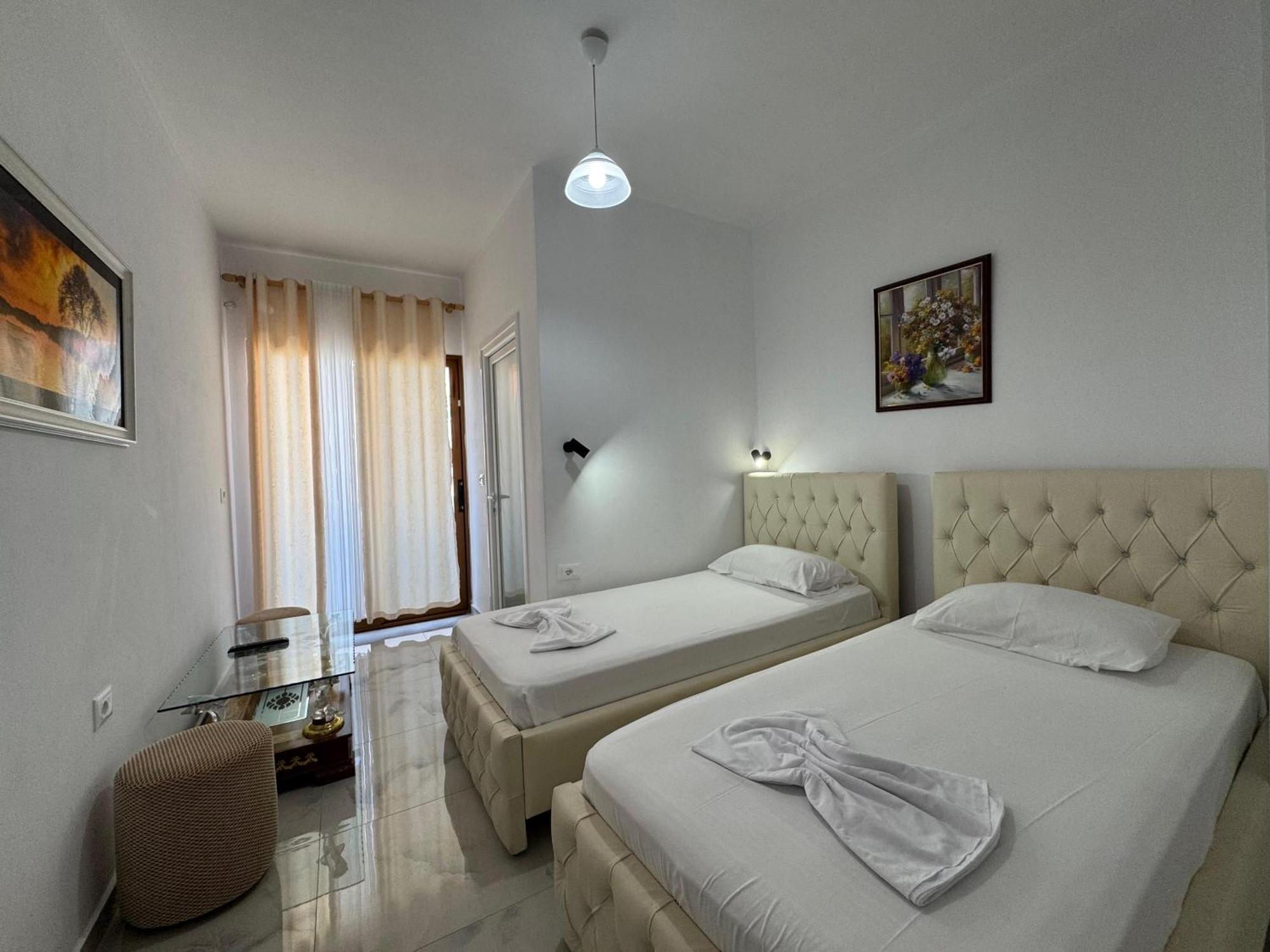 Vila Hergi Sarande Luaran gambar