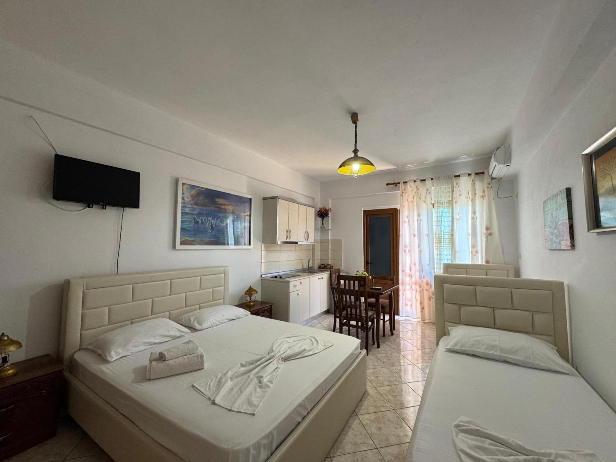Vila Hergi Sarande Luaran gambar